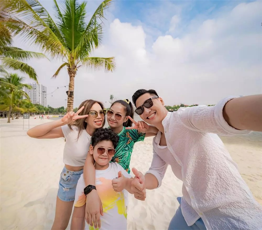 Theo tiết lộ của bố, Chíp tình cảm, tinh ý và già dặn hơn tuổi.