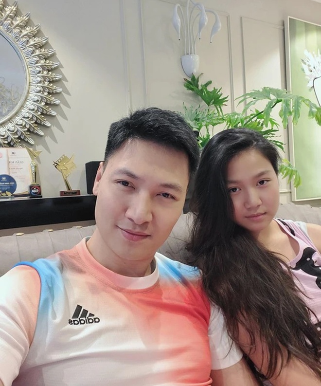 Chíp điệu amp;#34;Bố ơi mình đi đâu thếamp;#34; bây giờ: Sống ảo giống bố, Mạnh Trường nơm nớp muốn theo dõi ở cổng trường - 4