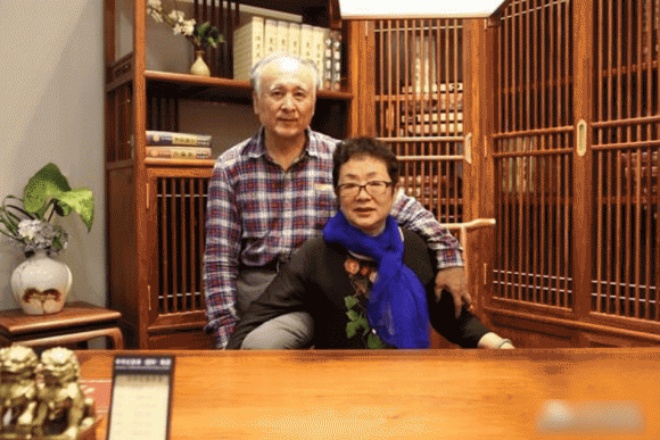 Cuộc sống hiện tại của Tạ Lệ Tư và chồng là những tháng ngày bình yên bên nhau.