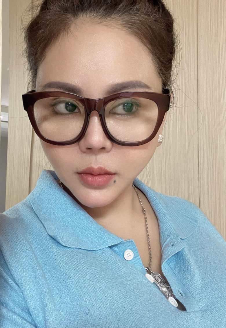 Lê Giang được nhiều bạn bè trong showbiz cũng như fan hâm mộ gọi là nữ hoàng thẩm mỹ khi đã trải qua hơn 10 cuộc phẫu thuật thẩm mỹ.