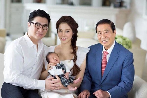 Tử Kỳ kết hôn với tỷ phú Lý Gia Thành và trở thành con dâu nhà hào môn.