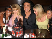 Sức khỏe - Người đàn ông nổi tiếng giàu có từng quan hệ với gần 5000 phụ nữ, lây cả bệnh tình dục cho bạn diễn