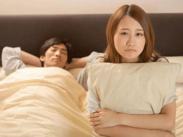 Sao bố nằm đè lên mẹ?, đây câu trả lời chuẩn như văn mẫu hóa giải sự ngượng ngùng