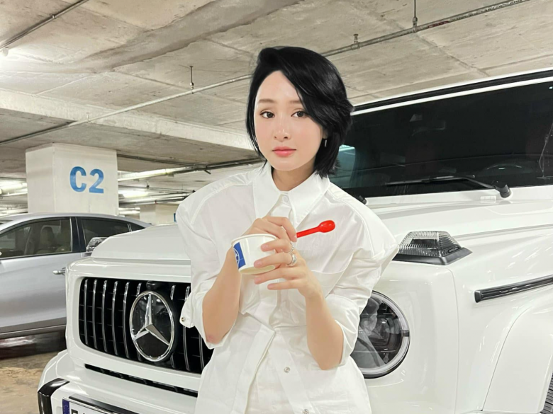 Hiền Hồ vẫn chưa được khán giả chào đón sau scandal anh em nương tựa ầm ĩ một thời gian dài. 