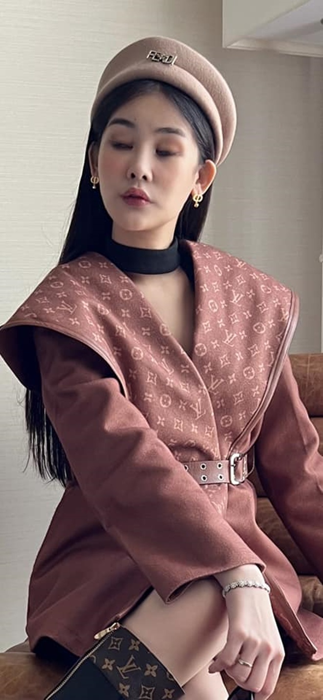 Người đẹp sinh năm 1995 công khai ảnh xấu chồng chụp.