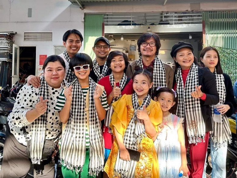 Có gì amp;#34;sai saiamp;#34; trong phim được đầu tư khủng của Trấn Thành: Biển quảng cáo lẫn cột điện cùng amp;#34;xuyên khôngamp;#34; - 5