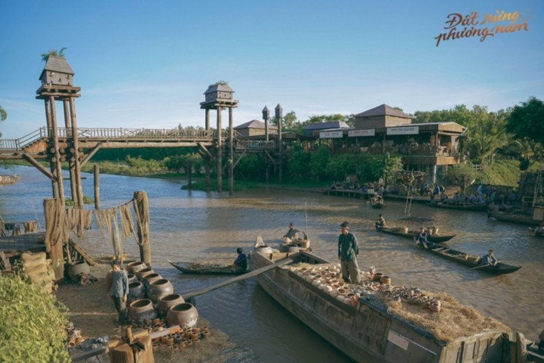 Có gì amp;#34;sai saiamp;#34; trong phim được đầu tư khủng của Trấn Thành: Biển quảng cáo lẫn cột điện cùng amp;#34;xuyên khôngamp;#34; - 4