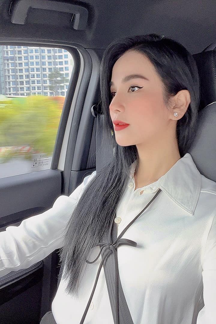 Diệp Lâm Anh nuôi con gái sau khi ly hôn với Nghiêm Đức.