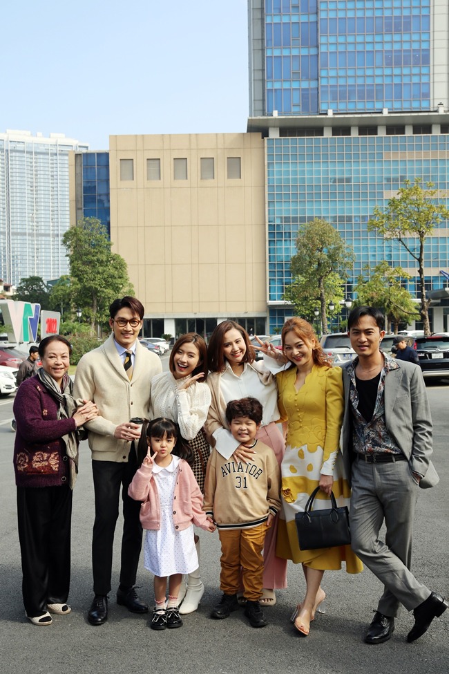 Hậu truyện Thương Ngày Nắng Về: amp;#34;Con traiamp;#34; Hồng Đăng mang bạn gái xinh như thiên thần về ra mắt nhà bà Nga - 1