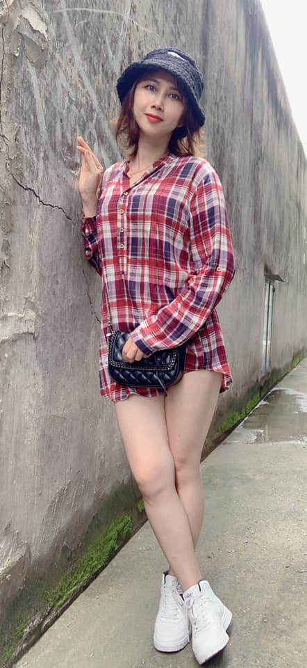 Mẹ ruột quê Hà Tĩnh ít biết của hoa hậu Thùy Tiên, trẻ như chị gái, vòng eo bé xíu - 14