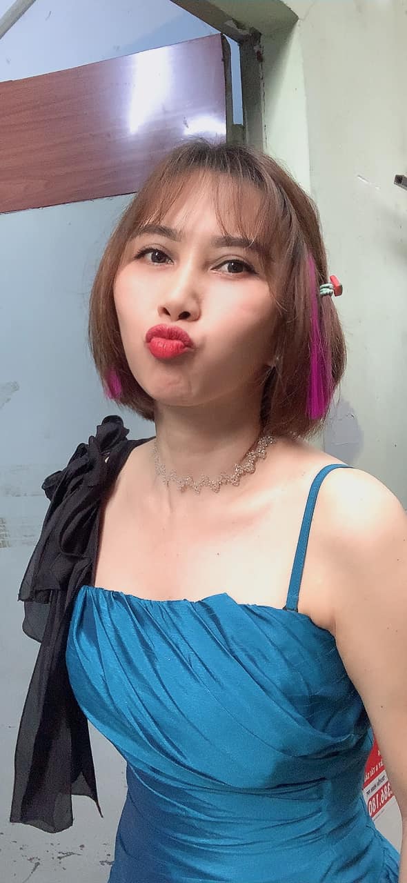 me-ruot-que-ha-tinh-it-biet-cua-hoa-hau-thuy-tien-bi-trach-bo-con-tre-nhu-chi-gai-vong-eo-be-xiu-315779037_3325916844291268_5663987725593988028_n-1672371935-722-width590height1280.jpg