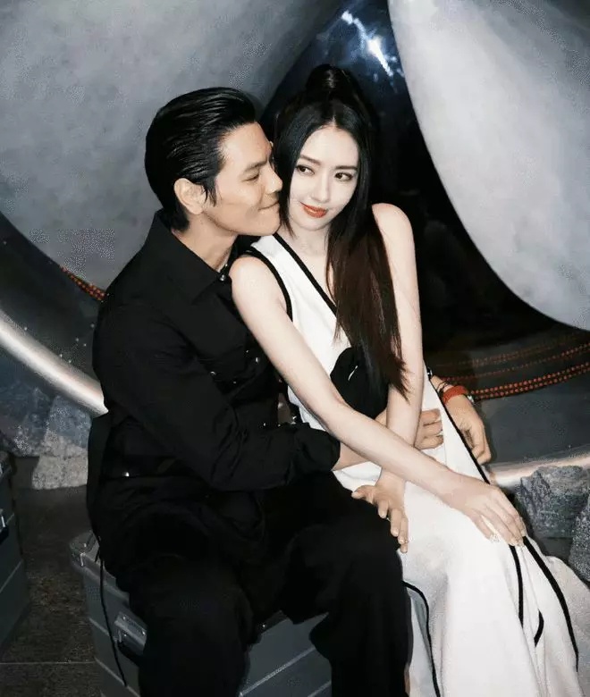 Hướng Tả và Quách Bích Đình chưa lên tiếng nói về Tiểu Hồ Tịnh.