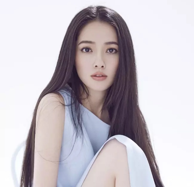 Theo lời cô, mỹ nhân họ Quách là người chen chân vào giữa quan hệ của mình và Hướng Tả.