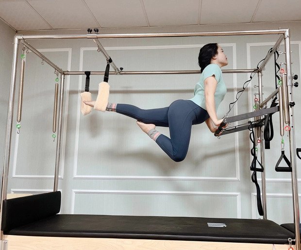 Từng bị nói amp;#34;già, béoamp;#34; khi mặc áo dài, diva Mỹ Linh hậu siết bụng dáng amp;#34;hồi sinhamp;#34;, mặc vừa đồ hơn 1 thập kỷ trước - 10