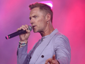 Ronan Keating (Boyzone) đưa hàng nghìn khán giả say trong loạt hit gắn liền thanh xuân