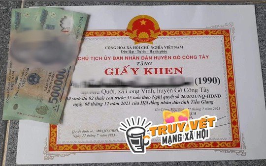 View - Tin tức 24h: Sự thật việc khen thưởng phụ nữ dưới 35 tuổi sinh đủ 2 con ở Tiền Giang