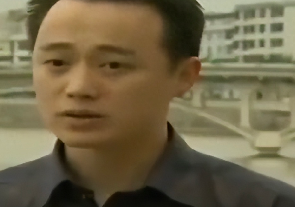 Trần Trí và Trần Trung hoảng sợ khi nghe những âm thanh lạ vào ban đêm