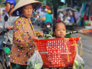 Tin tức - Số phận nghiệt ngã của bé gái 13 tuổi nặng 13kg, cao 80cm bị mẹ bỏ rơi từ bé