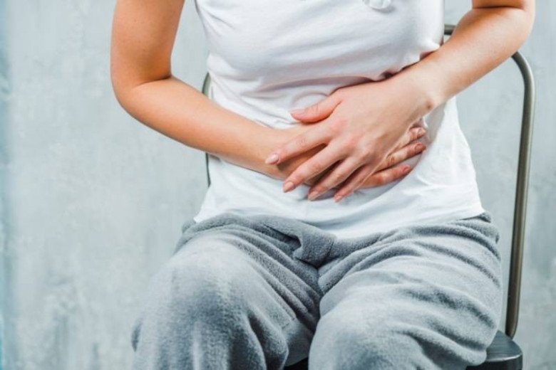 Nếu có tiền sử ăn đồ tái sống mà xuất hiện triệu chứng đau bụng thì cần đi khám chuyên khoa ký sinh trùng. Ảnh minh họa. 