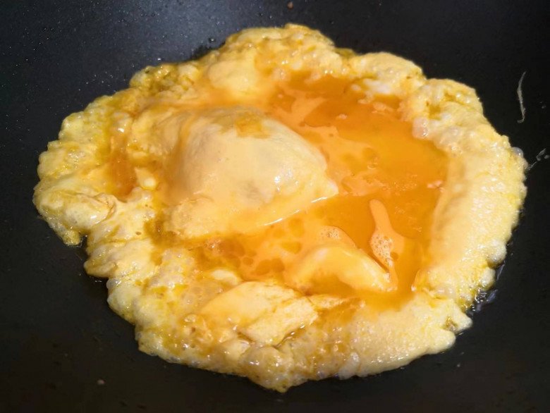Trứng xào quả này vài phút là xong được món ngon rẻ ít calo, giàu dinh dưỡng, đánh bay mỡ thừa - 6