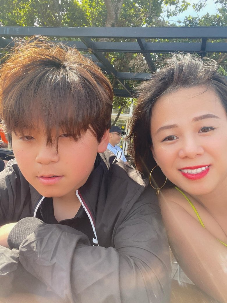 View - Vợ cũ Shark Bình khoe cận dung nhan, người khen trẻ, người góp ý nên đập tiền trùng tu nhan sắc