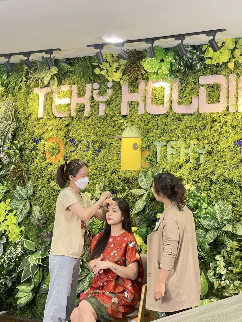 View - Vợ cũ Shark Bình khoe cận dung nhan, người khen trẻ, người góp ý nên đập tiền trùng tu nhan sắc