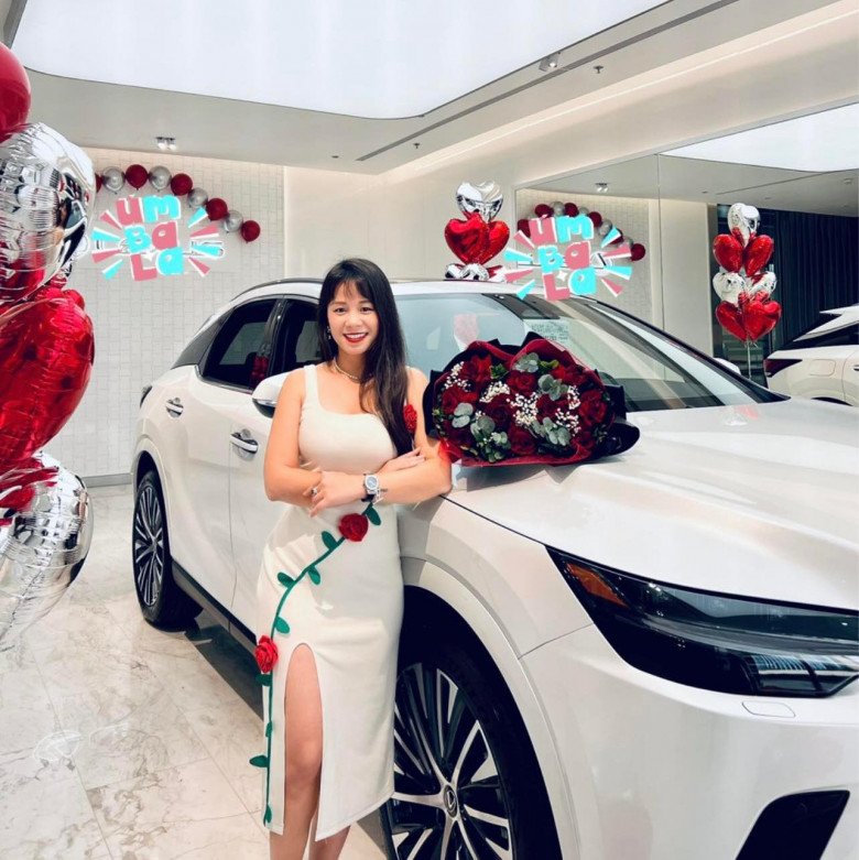 View - Vợ cũ Shark Bình khoe cận dung nhan, người khen trẻ, người góp ý nên đập tiền trùng tu nhan sắc