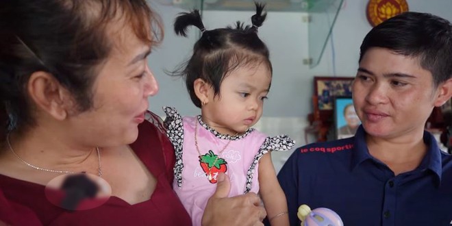 Bé Yến Loan - con gái cưng của vợ chồng anh Năm chị Tuyền.