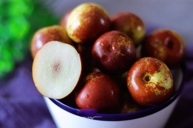 Mua hồng táo chọn quả có vỏ nâu đỏ hay màu hỗn hợp thì ngon, người trồng chỉ cách bất ngờ - 3