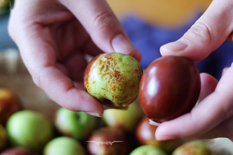 Mua hồng táo chọn quả có vỏ nâu đỏ hay màu hỗn hợp thì ngon, người trồng chỉ cách bất ngờ - 4