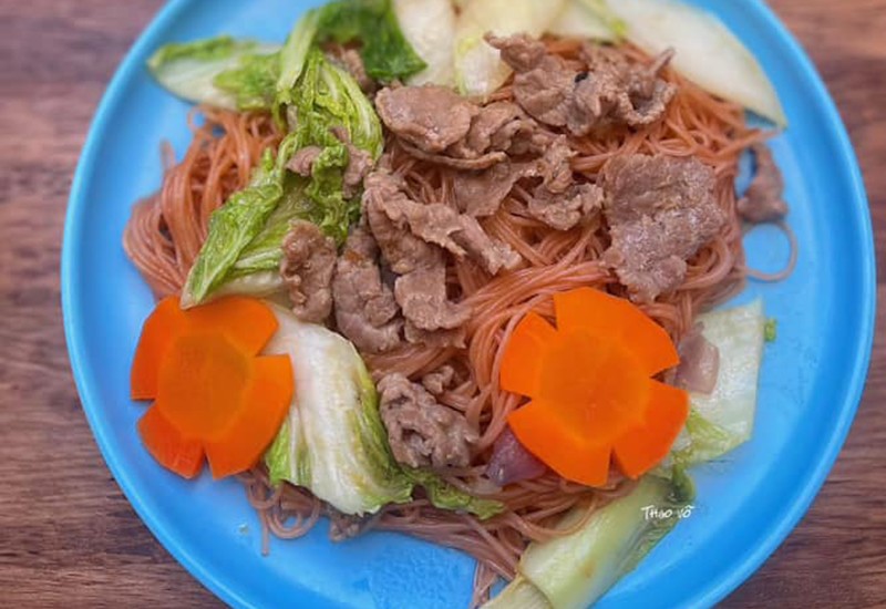 Bún lứt xào bò.
