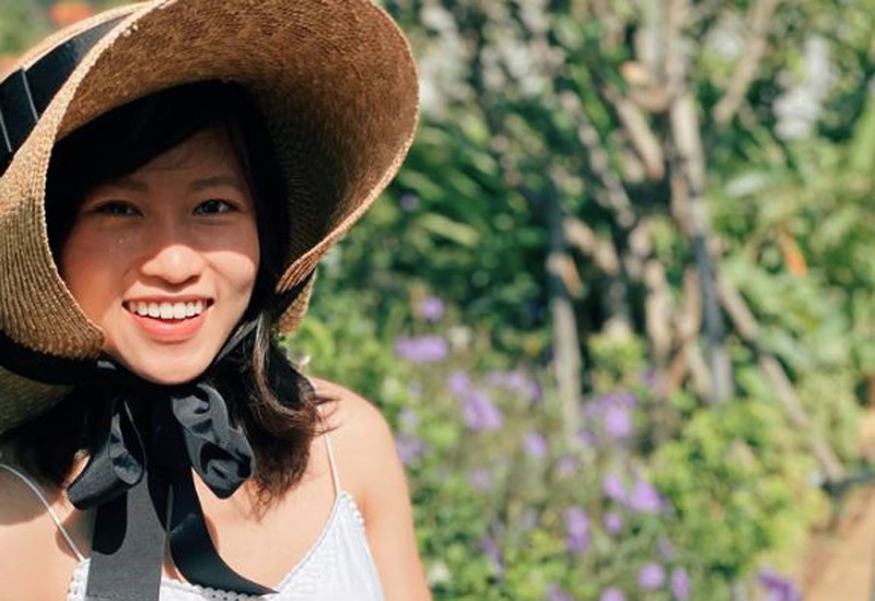 Trần Phương Ngọc Hà sở hữu khuôn mặt thông minh và xinh xắn. Cô du học từ năm 15 tuổi, 4 năm đại học trong Ivy League, 2 năm theo học thạc sỹ ngành Quy hoạch đô thị ở Học viện Công nghệ Massachusetts (MIT).
