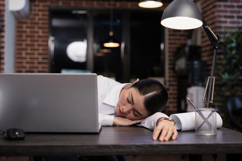 Căng thẳng trong công việc, cuộc sống khiến nhiều người trẻ đối diện nguy cơ mắc trầm cảm, tiểu đường. Ảnh minh họa.