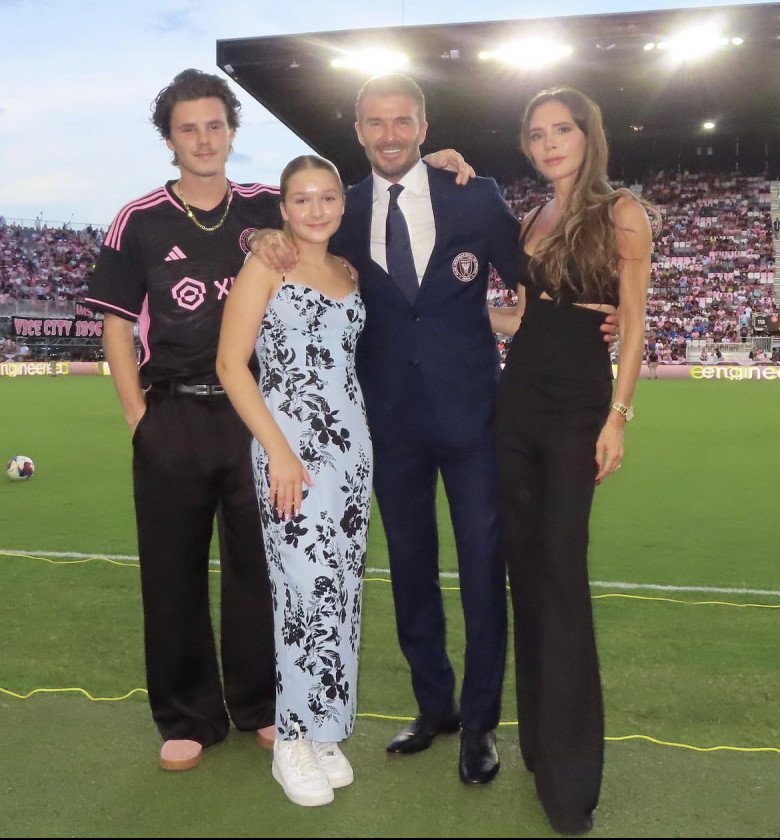 Con gái David Beckham bị nói chín ép vì liên tục diện những chiếc váy do mẹ thiết kế - 16