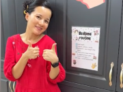 Nuôi 4 con tuổi đi học nhưng MC Minh Trang không tất bật mỗi sáng nhờ một tấm giấy dán trong nhà