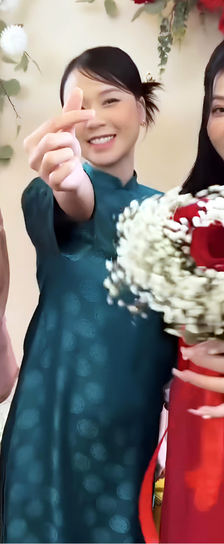 Dân tình cho rằng bụng bầu của Sam nay nhìn thấy rõ rệt.