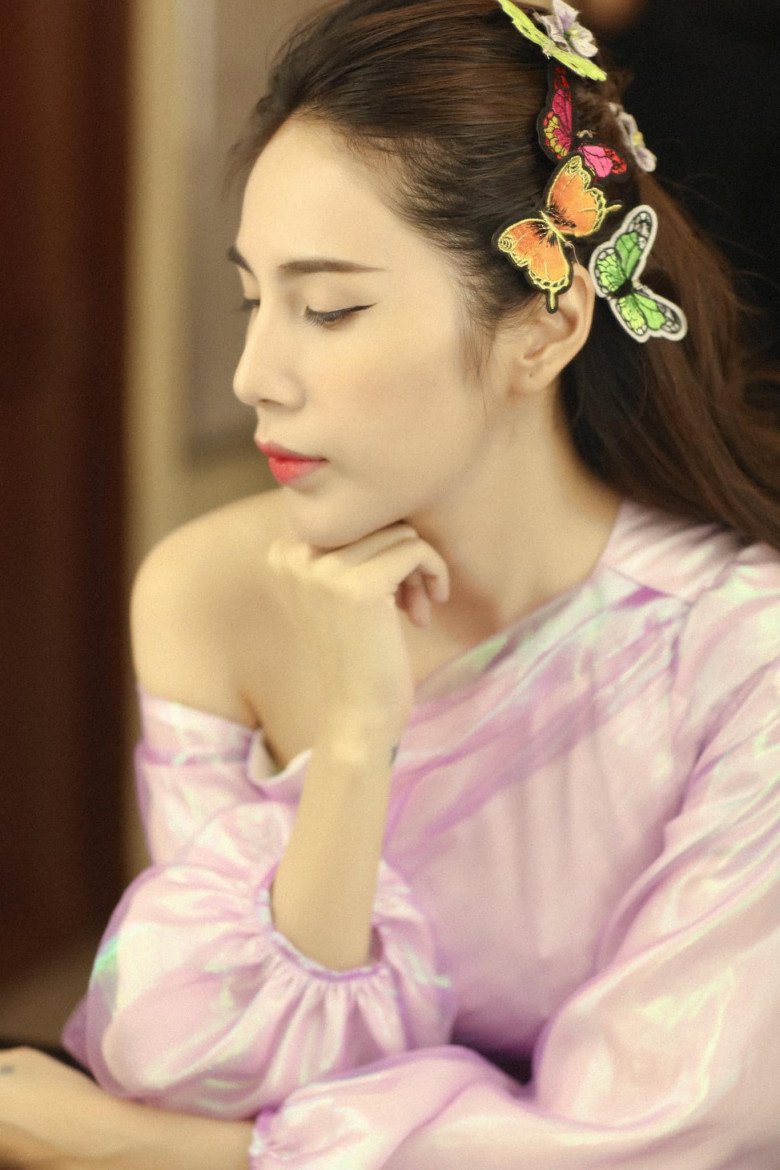 View - Thủy Tiên bị đồn dao kéo, chiếc mũi đổi khác nhưng 1 bộ phận 10 năm không đổi