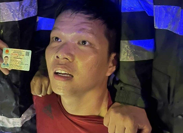 Đối tượng Nguyễn Thanh Sơn bị bắt giữ. Ảnh: Công an