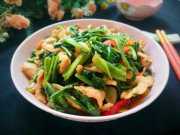 Bếp Eva - Loại rau tưởng chỉ để ăn sống nào ngờ xào kiểu này rất ngon, giàu canxi lại ít calo, không sợ béo