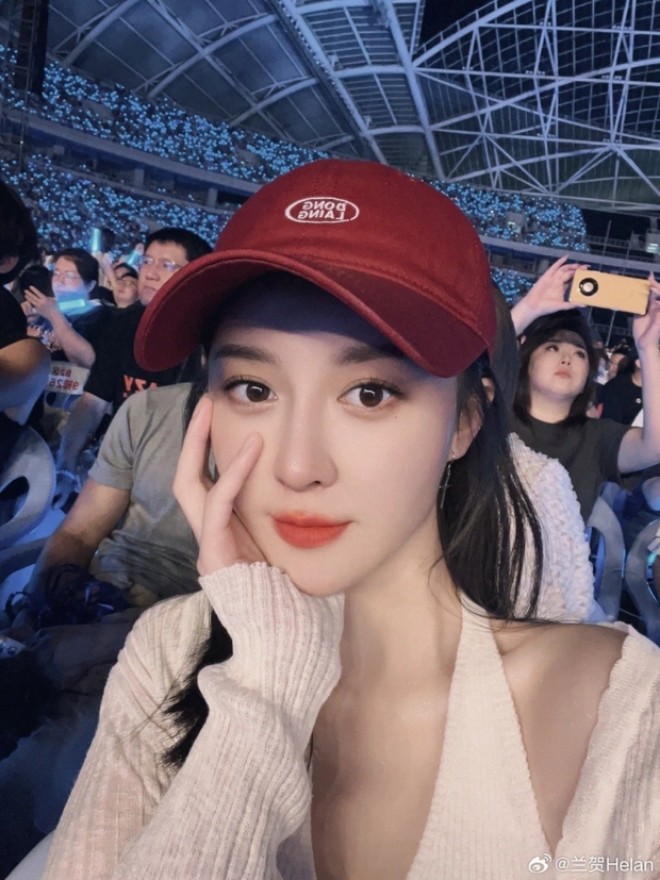 Hạ Lan là cô gái được cho là tiểu tam chen chân vào hôn nhân của Nhậm Gia Luân.