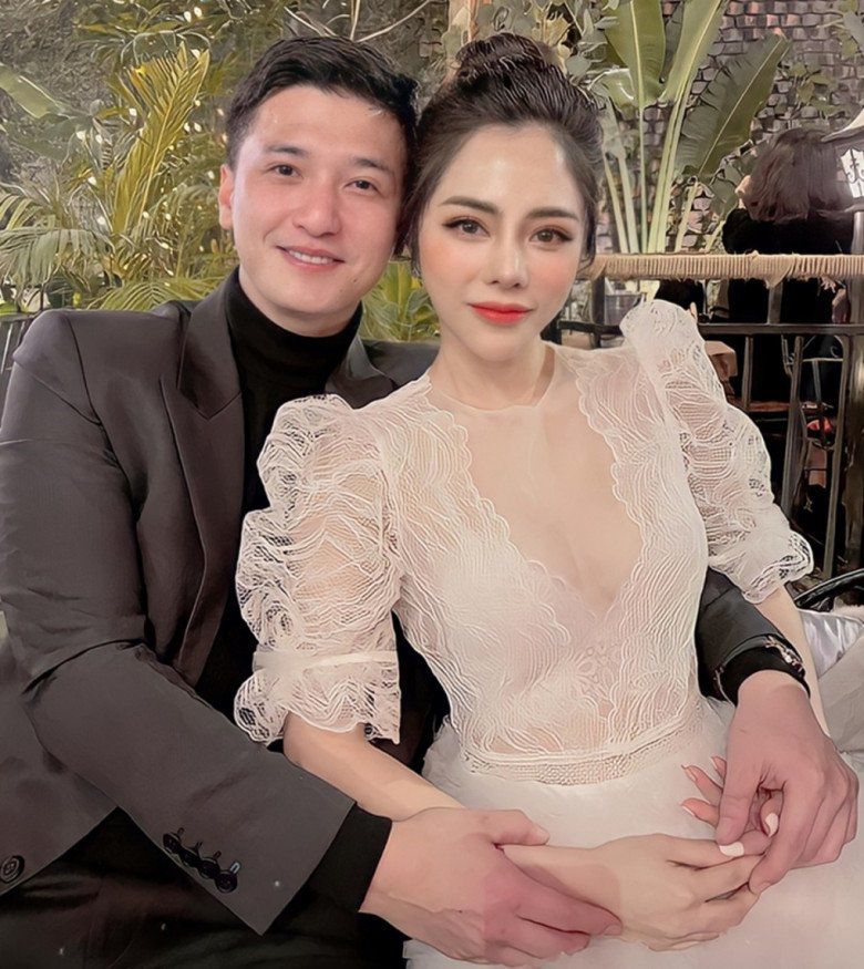 Huỳnh Anh và Bạch Lan Phương đã đăng ký kết hôn, chính thức trở thành vợ chồng.