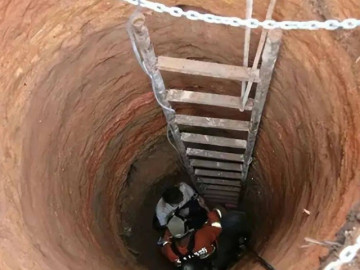 Nằm mơ thấy có kho báu giấu dưới nhà, ông lão đào lên phát hiện dòng suối kỳ lạ, phun ra hàng nghìn kg cá mỗi ngày
