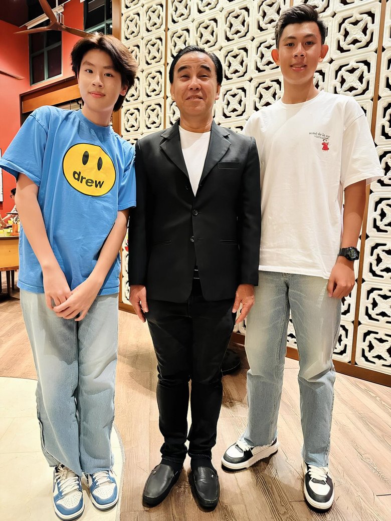 View - Nhìn Lọ Lem - Hạt Dẻ đứng cạnh 2 con trai cao 1,8m của diễn viên Kim Thư, Quyền Linh phải thốt lên