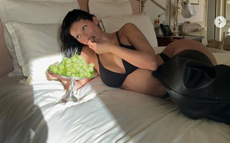 Theo đó, Kylie Jenner chăm chỉ tập thể dục, kết hợp cùng chế độ ăn uống khoa học để vóc dáng ngày một thăng hạng. 
