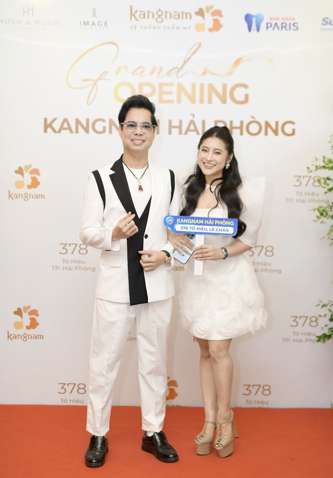 View - "Ông hoàng nhạc sến” Ngọc Sơn làm xao xuyến khán giả Hải Phòng