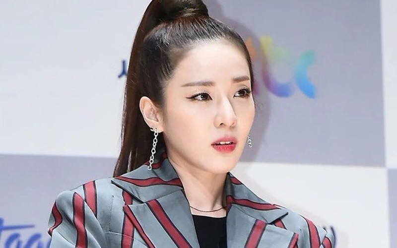 Sandara Park (2NE1): Quý cô trẻ mãi không già của Kbiz, từng có tuổi thơ cơ cực, bố tù tội, chụp hình nóng kiếm tiền - 1