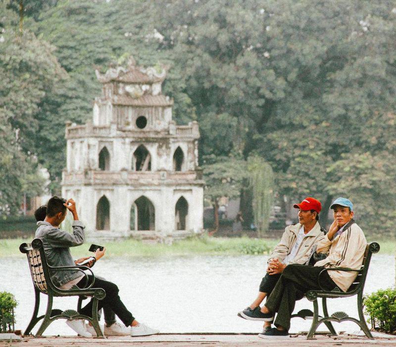 Hà Nội đầu tháng 10 bắt đầu đón đợt không khí lạnh đầu tiên, cũng là khoảng thời gian đẹp nhất trong năm của Thủ đô.
