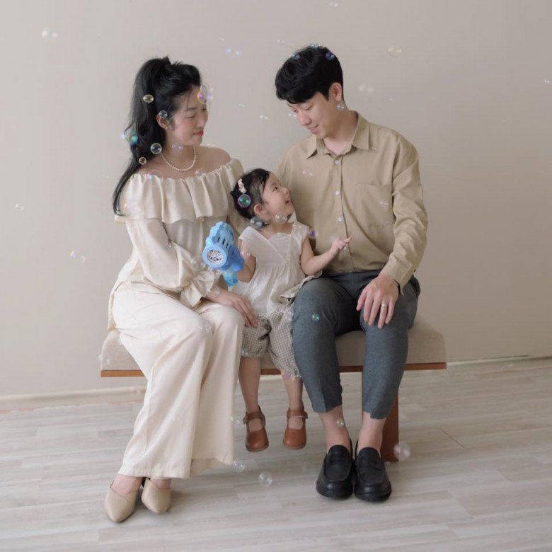 View - 9X Việt hút hồn trai Hàn trong quán cafe, sinh con gái hưởng gen nghệ nhân nổi tiếng của mẹ chồng Hàn Quốc
