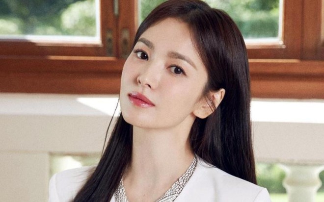 View - Song Hye Kyo - gây sốc với hình ảnh 25 năm trước khi đối diện với fan: Gương mặt trắng bệch như ma