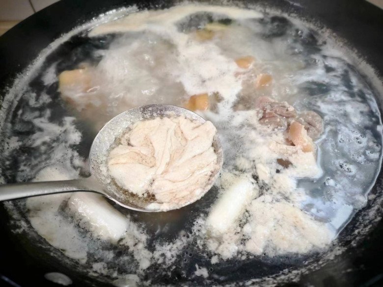Trời se lạnh hầm bộ phận chứa đầy collagen của lợn với hạt giàu canxi hơn cả sữa được món canh bổ dưỡng, đẹp da - 6